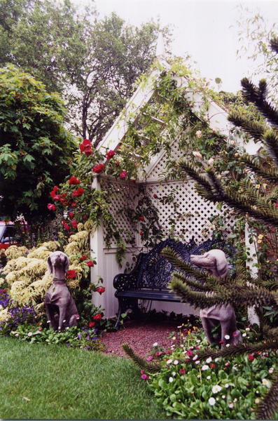 Preferred Direct Garden Chelsea 1997  - bower seat